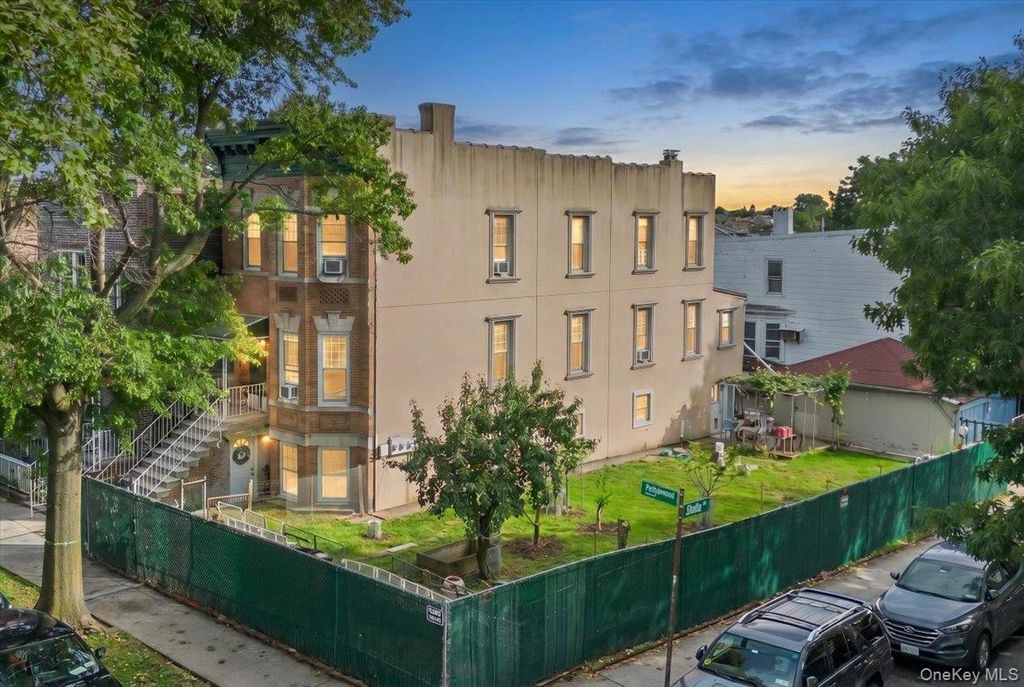 1543 Hollywood Avenue, Bronx, NY 10461