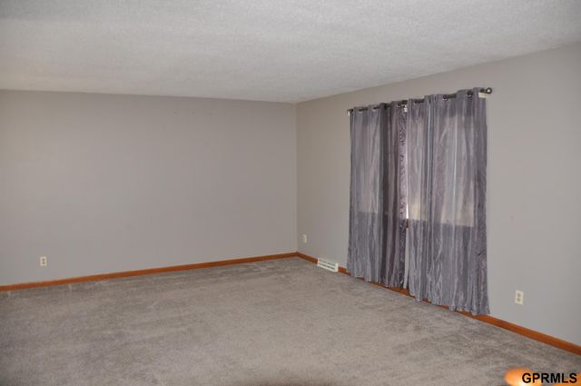 5511 N 93 Avenue Circle, Omaha, NE 68134