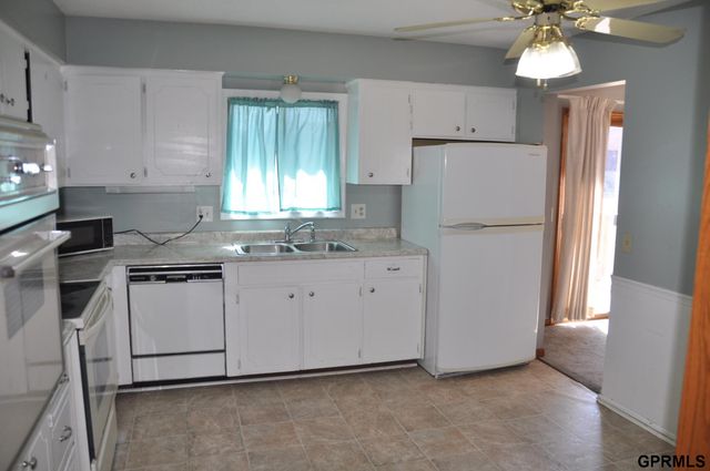 5511 N 93 Avenue Circle, Omaha, NE 68134