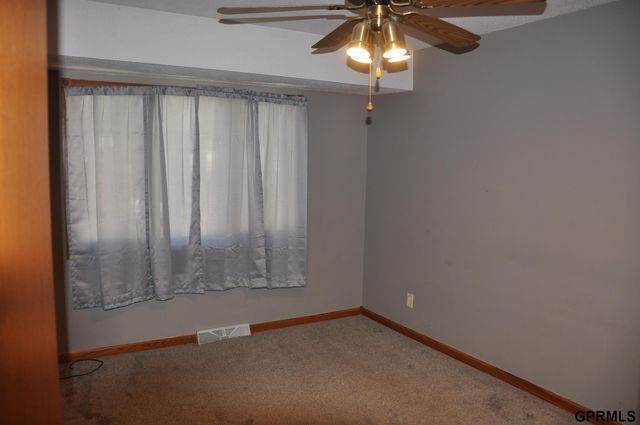 5511 N 93 Avenue Circle, Omaha, NE 68134