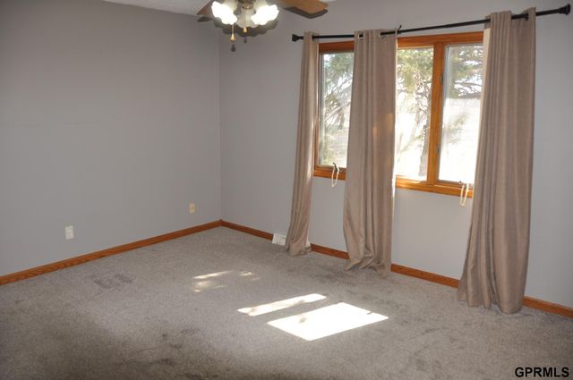 5511 N 93 Avenue Circle, Omaha, NE 68134