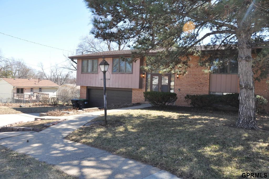 5511 N 93 Avenue Circle, Omaha, NE 68134