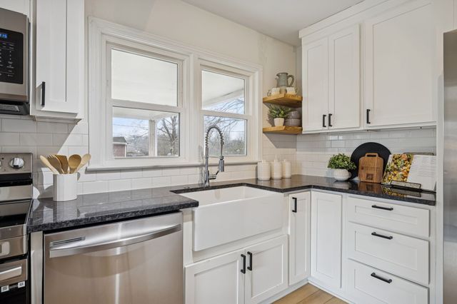 1810 Alpine Dr, Columbia, TN 38401