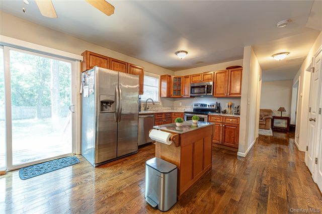 252 Oxhead Road, Centereach, NY 11720