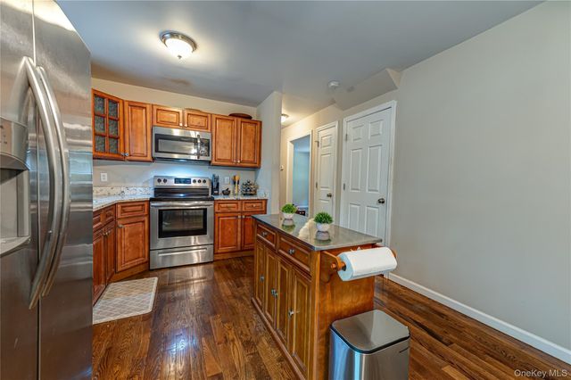 252 Oxhead Road, Centereach, NY 11720