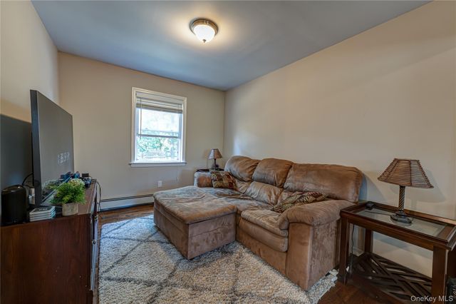 252 Oxhead Road, Centereach, NY 11720