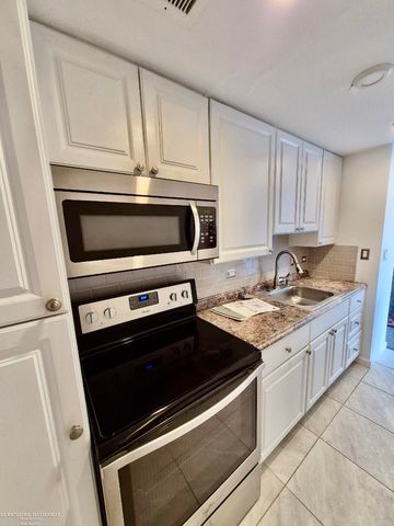 20 Chestnut Street, Wyandotte, MI 48192