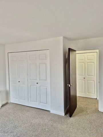 20 Chestnut Street, Wyandotte, MI 48192