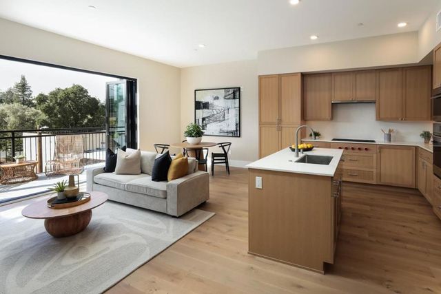 389 First Street 31, Los Altos, CA 94022