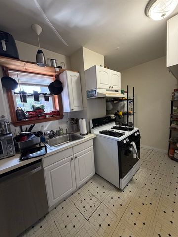 68 Gore St 3, Cambridge, MA 02141