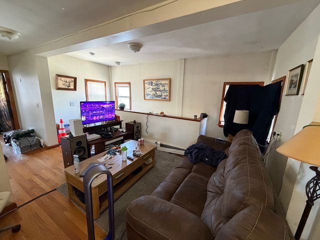 68 Gore St 3, Cambridge, MA 02141