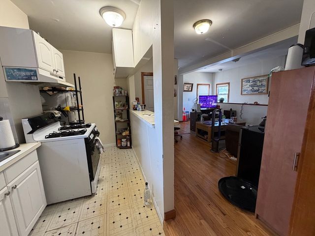 68 Gore St 3, Cambridge, MA 02141