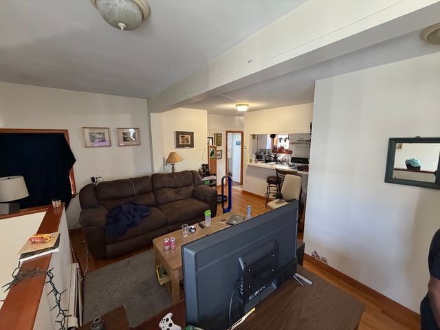 68 Gore St 3, Cambridge, MA 02141