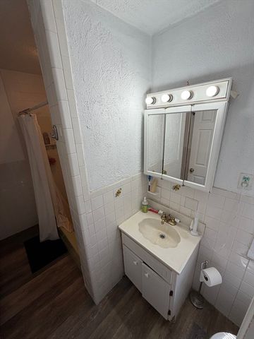 68 Gore St 3, Cambridge, MA 02141