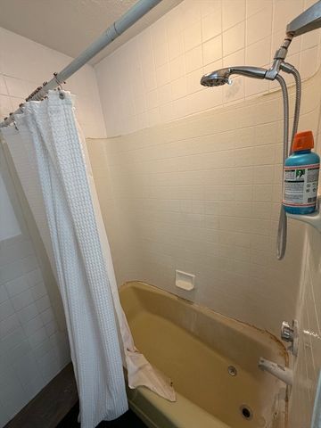 68 Gore St 3, Cambridge, MA 02141