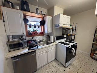 68 Gore St 3, Cambridge, MA 02141
