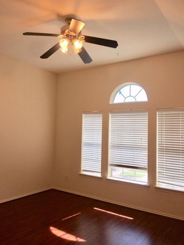 308 Pinnacle Cove Court, League City, TX 77573
