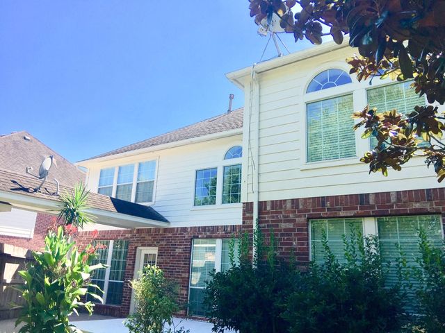 308 Pinnacle Cove Court, League City, TX 77573