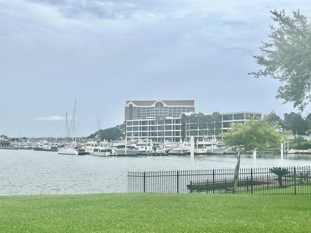 308 Pinnacle Cove Court, League City, TX 77573