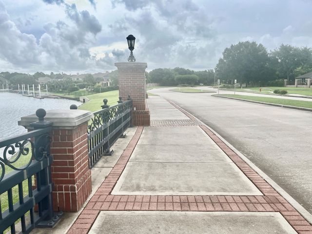 308 Pinnacle Cove Court, League City, TX 77573
