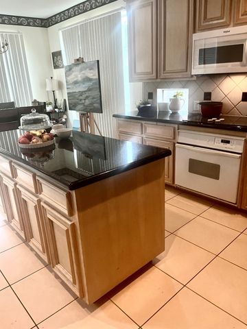308 Pinnacle Cove Court, League City, TX 77573
