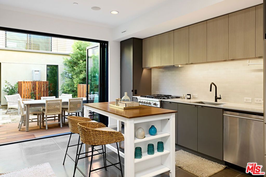 744 Brooks Avenue, Venice, CA 90291 — exterior
