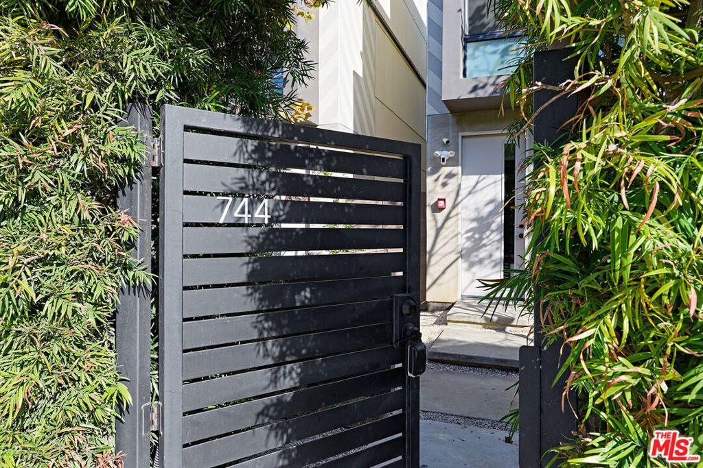 744 Brooks Avenue, Venice, CA 90291 — photo 2