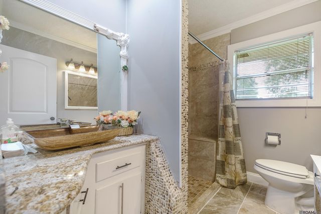 924 Valcour Dr, Baton Rouge, LA 70806
