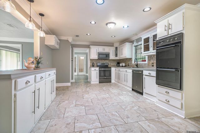 924 Valcour Dr, Baton Rouge, LA 70806