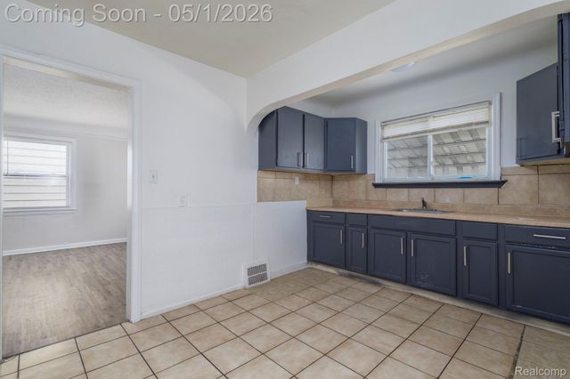 9575 Longacre Street, Detroit, MI 48227