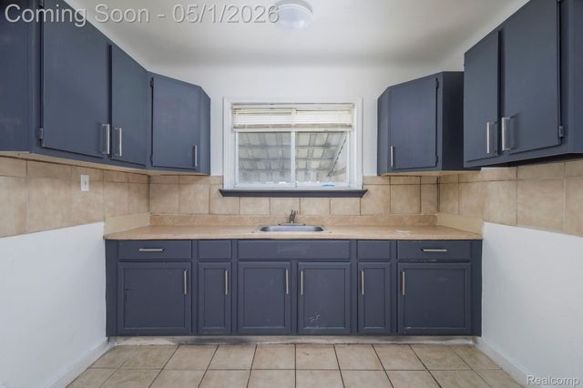9575 Longacre Street, Detroit, MI 48227