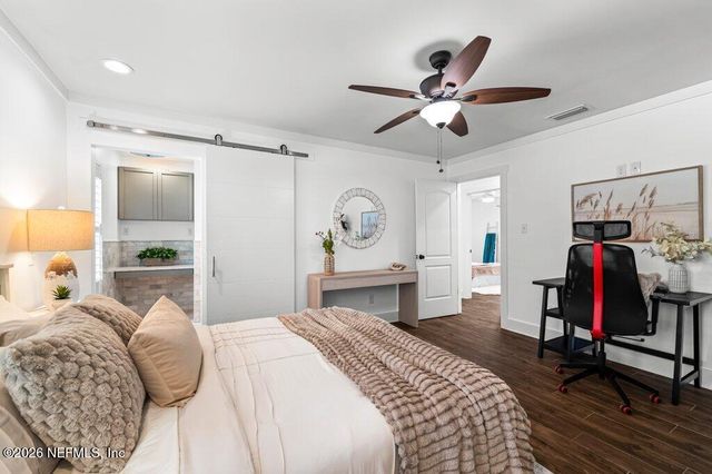 1306 2ND Avenue N, Jacksonville Beach, FL 32250