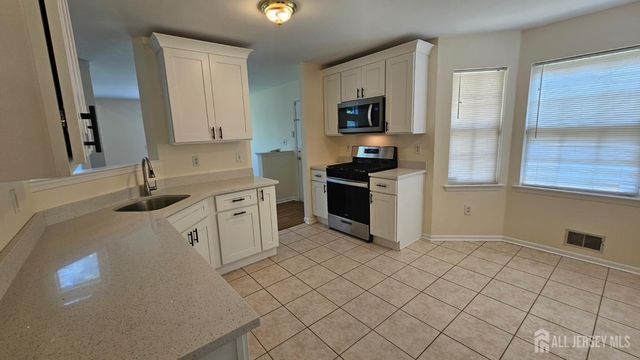 405 Cobblestone Court, South Brunswick, NJ 08852
