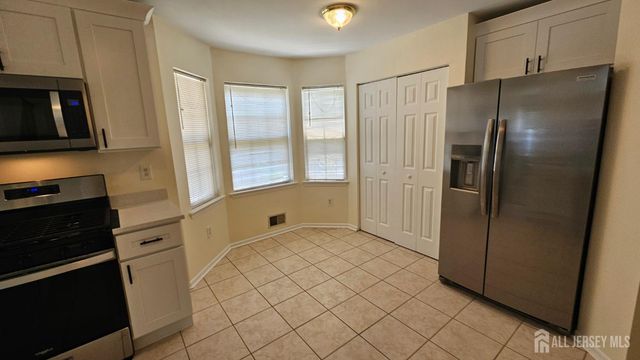 405 Cobblestone Court, South Brunswick, NJ 08852