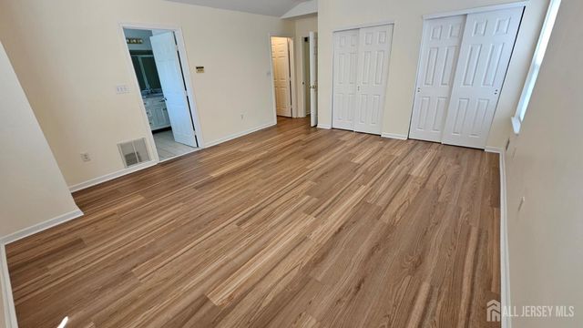 405 Cobblestone Court, South Brunswick, NJ 08852