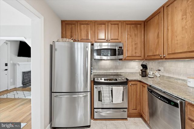 2916 BROOK DR, Falls Church, VA 22042