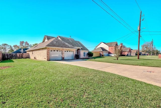 7621 Clearview Lane, Lumberton, TX 77657