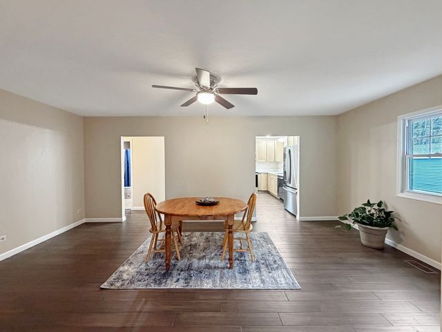 2128 Lancaster Heights Road, Freeport, IL 61032