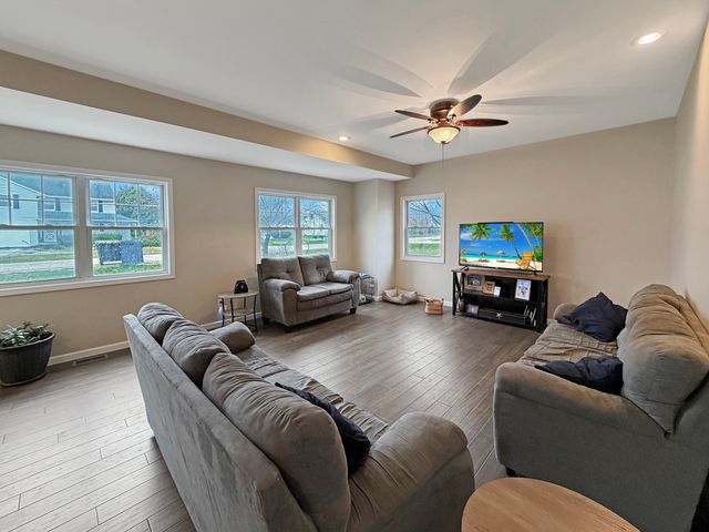 2128 Lancaster Heights Road, Freeport, IL 61032