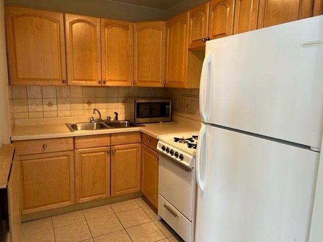 850 N DeWitt Place 22F, Chicago, IL 60611