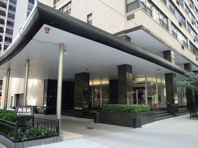 850 N DeWitt Place 22F, Chicago, IL 60611