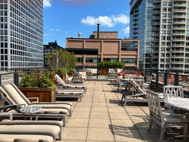 850 N DeWitt Place 22F, Chicago, IL 60611