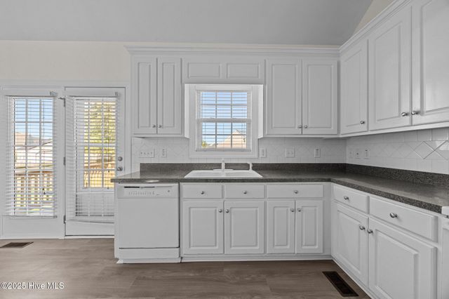 2012 Cherrytree Lane, Winterville, NC 28590