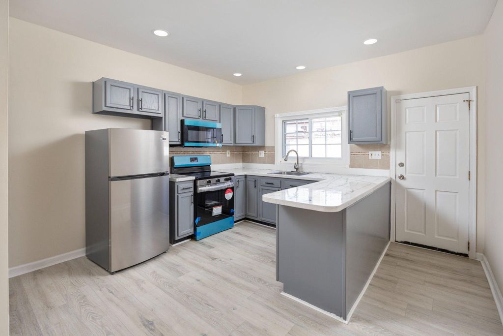 Image 9 of property listing at 3920 MOUNT PLEASANT AVE, Baltimore, MD 21224