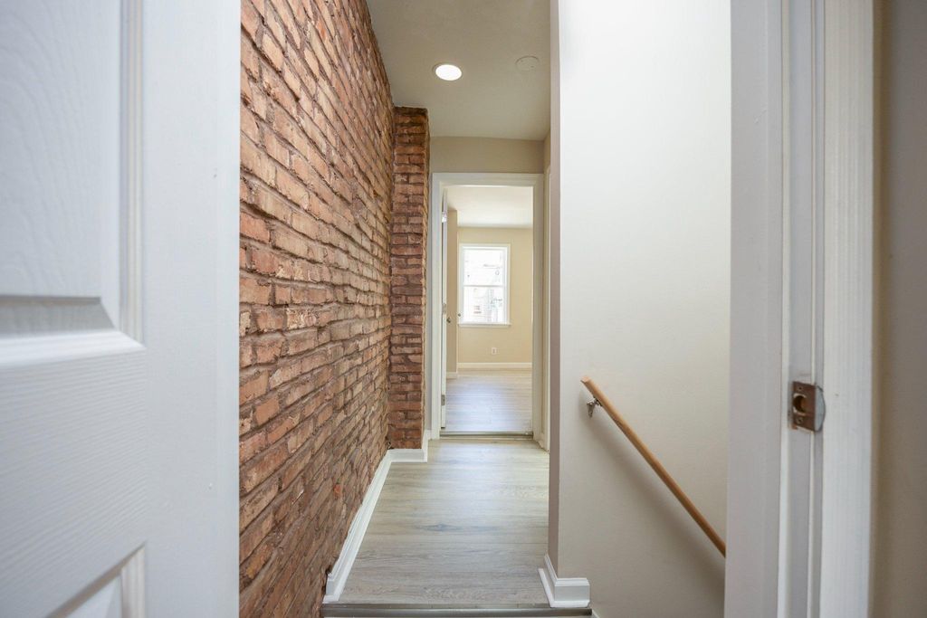 Image 12 of property listing at 3920 MOUNT PLEASANT AVE, Baltimore, MD 21224