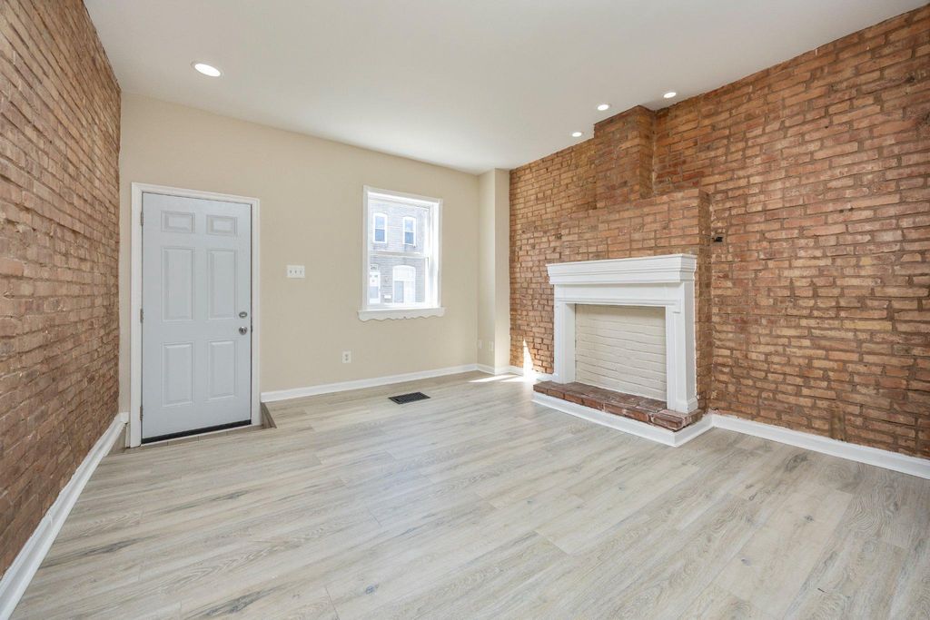 Image 5 of property listing at 3920 MOUNT PLEASANT AVE, Baltimore, MD 21224