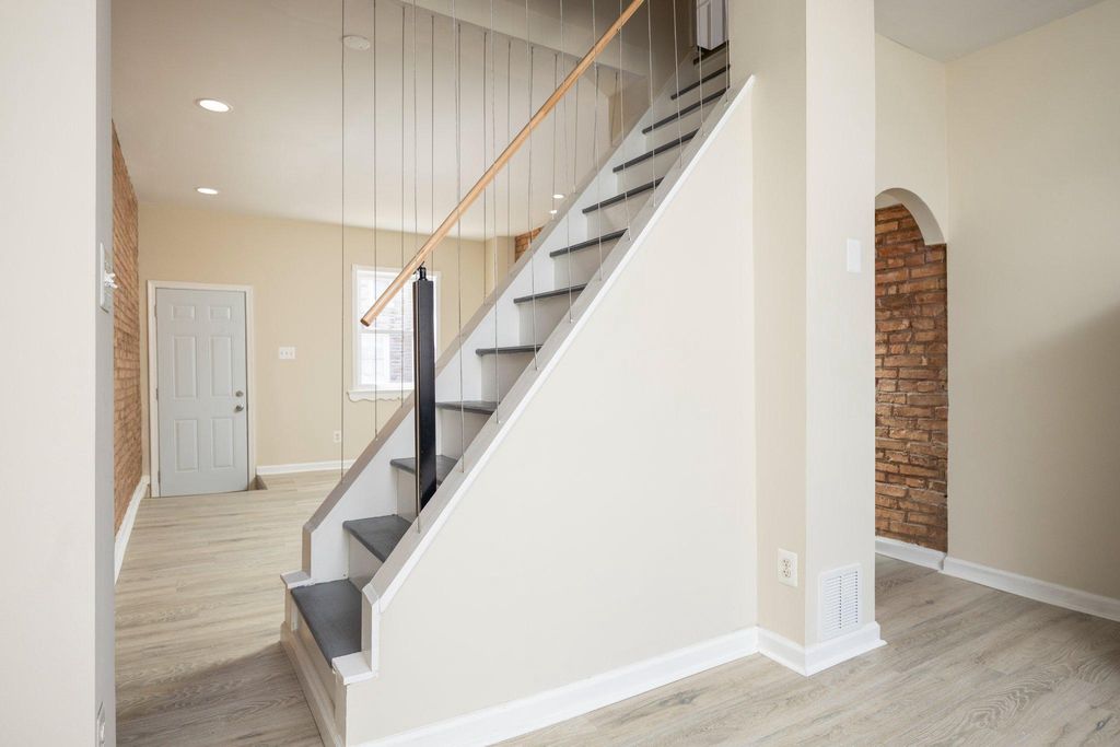 Image 6 of property listing at 3920 MOUNT PLEASANT AVE, Baltimore, MD 21224