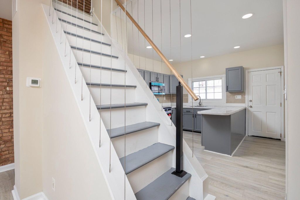 Image 7 of property listing at 3920 MOUNT PLEASANT AVE, Baltimore, MD 21224