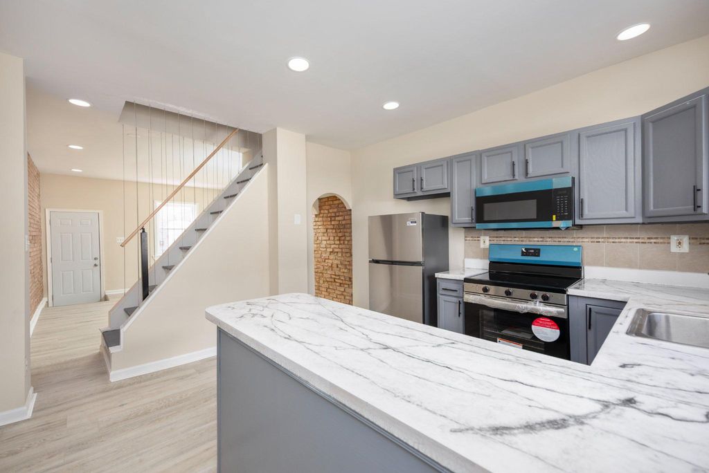 Image 8 of property listing at 3920 MOUNT PLEASANT AVE, Baltimore, MD 21224