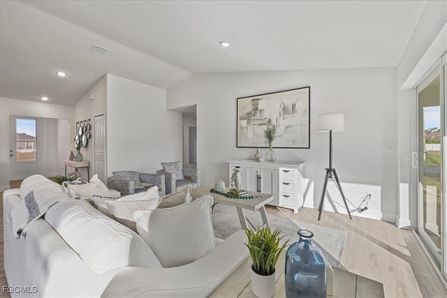 1016 NW 20th TER, Cape Coral, FL 33993